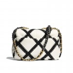 Chanel Calfskin Çanta Beyaz